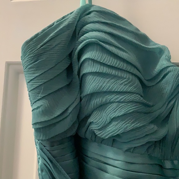 BCBGMAXAZRIA woven dress chiffon NWT size 6 color canton - Picture 3 of 12